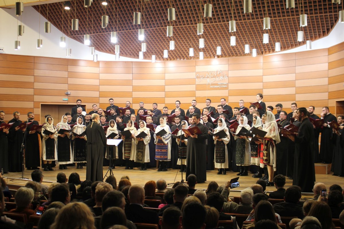 Cinstire adusă Sfântului Spiridon și concert de colinde la Craiova 280599