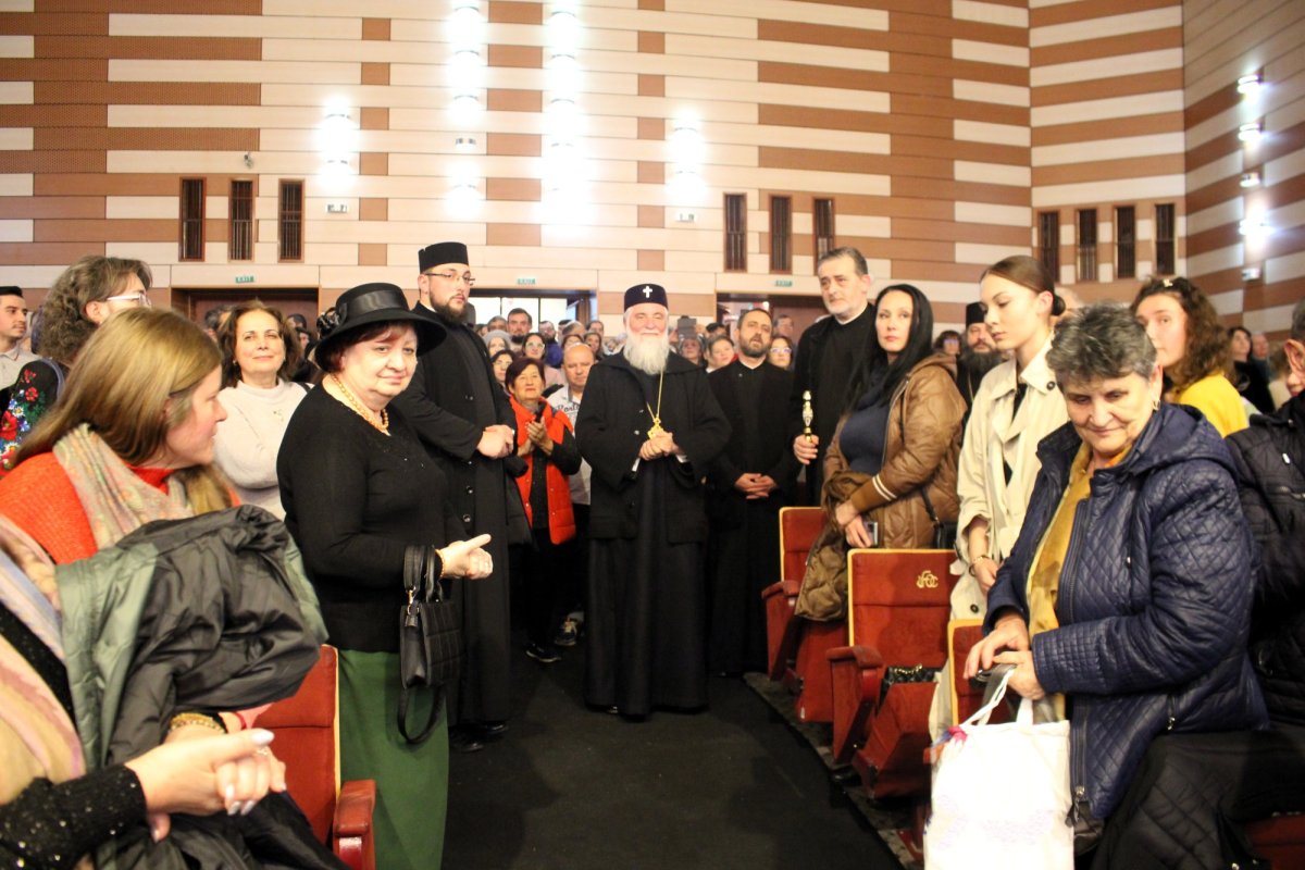 Cinstire adusă Sfântului Spiridon și concert de colinde la Craiova 280600