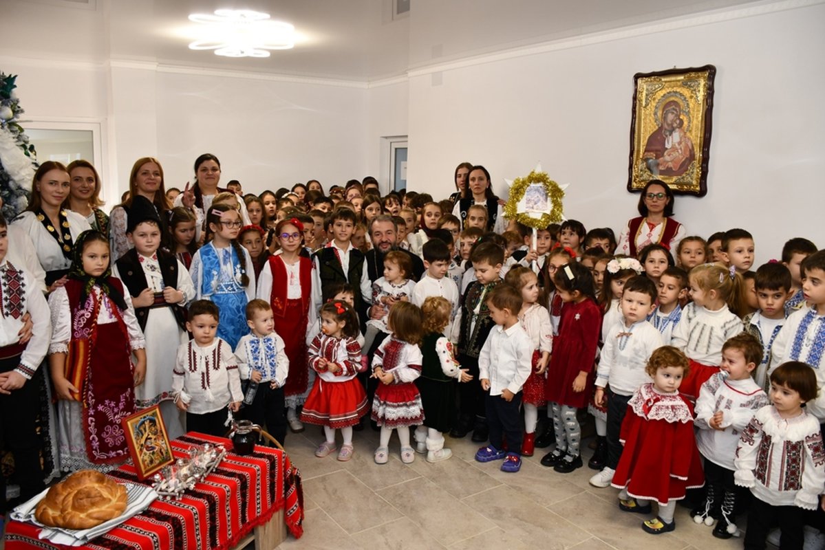 Colinde și daruri pentru credincioşi în Episcopia Caransebeșului 280619