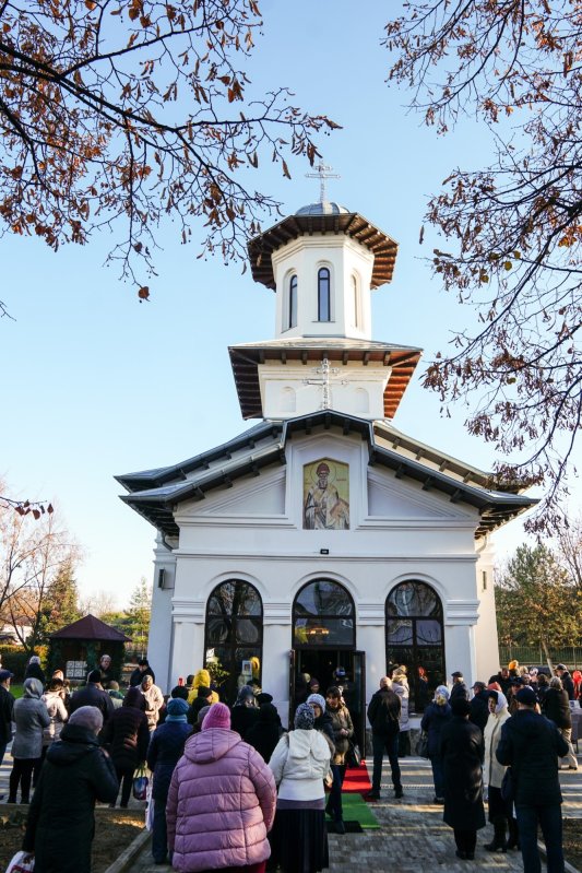 Episcopul Trimitundei cinstit la o parohie din Pitești 280597