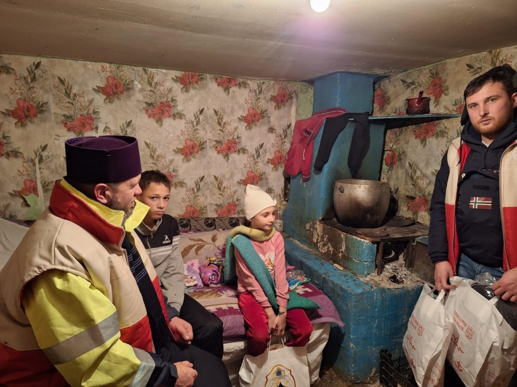 Bucurii pentru cei mici oferite de caravana „Dar de Crăciun” 280697