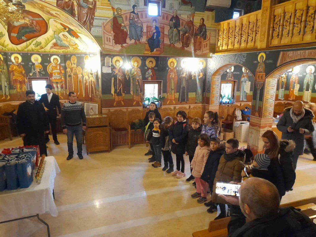 Activități sportive pentru tineri la o parohie din Drumul Taberei 281293