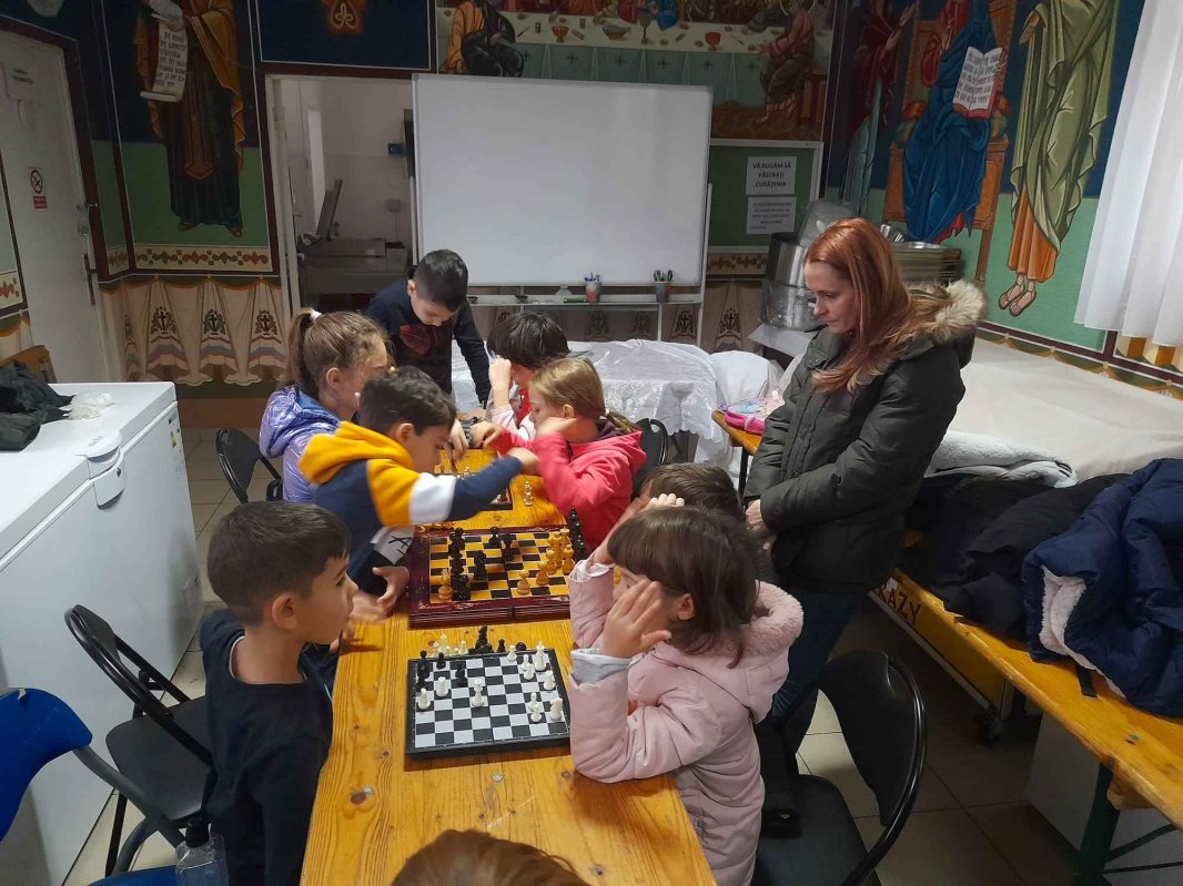 Activități sportive pentru tineri la o parohie din Drumul Taberei 281294