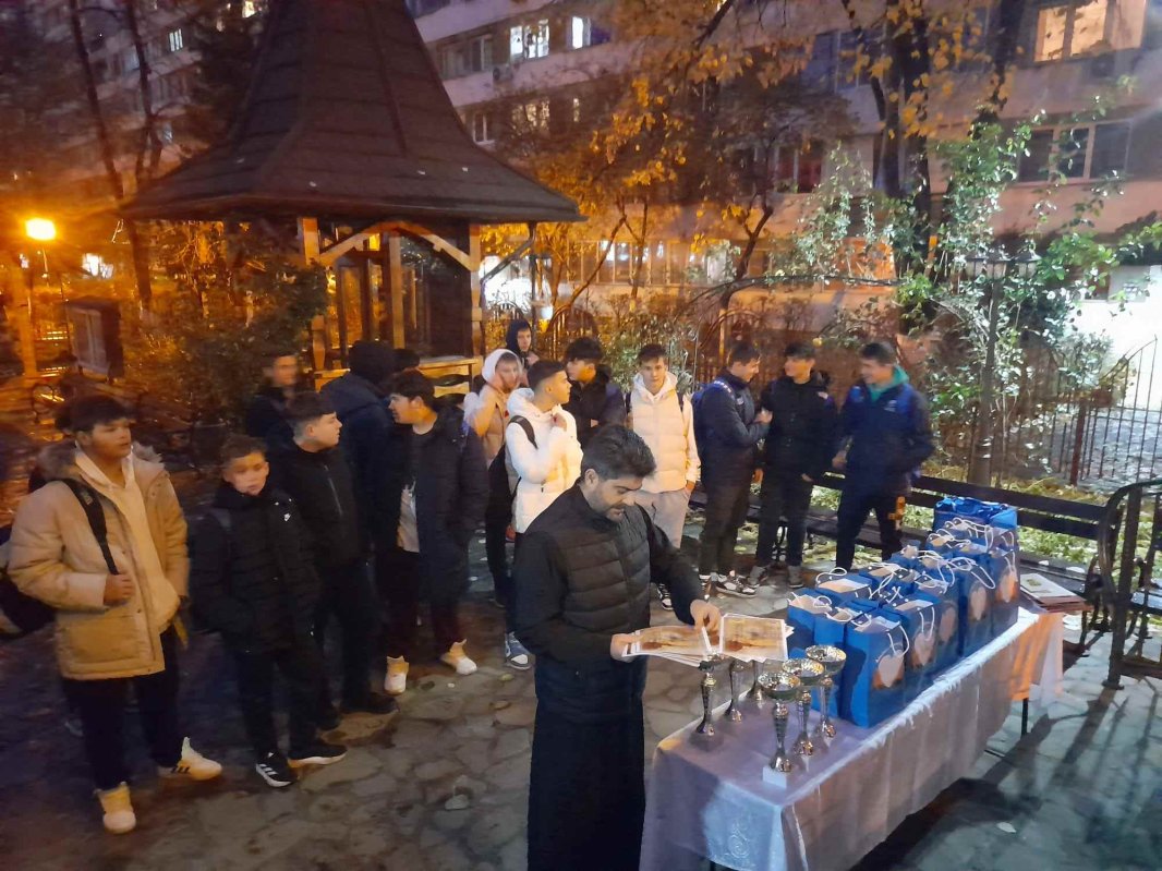 Activități sportive pentru tineri la o parohie din Drumul Taberei 281296