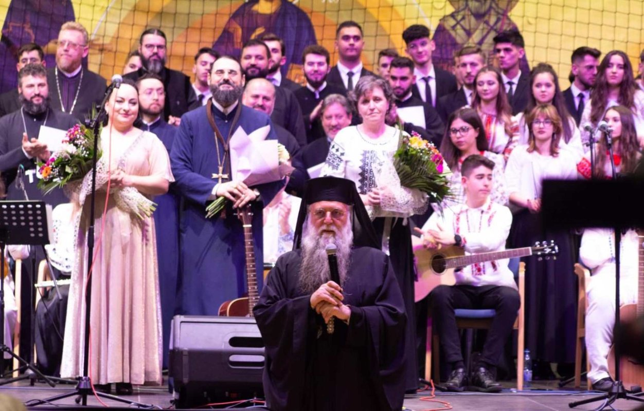 „Colindăm Domnului, colind!” la Râmnicu Vâlcea 281230