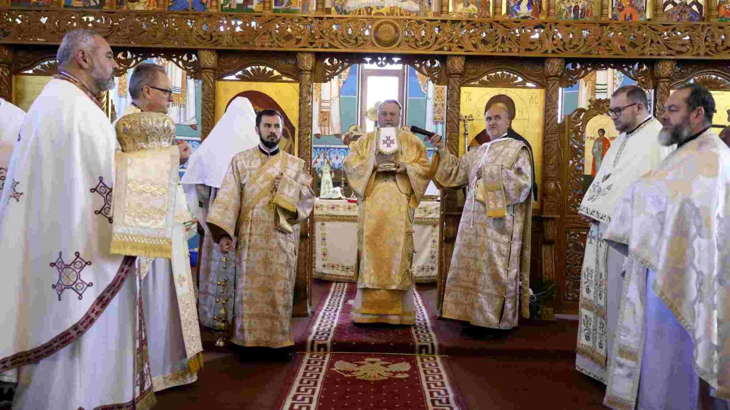 Liturghie arhierească în Parohia Șelimbăr 2, Sibiu 281218