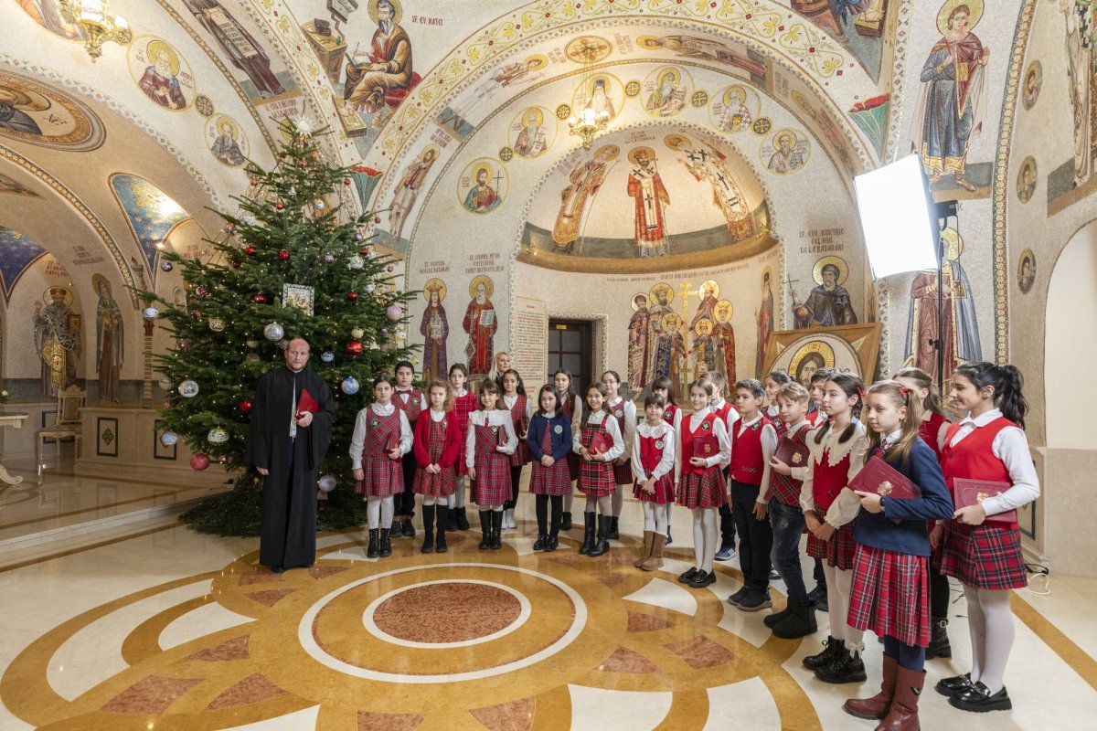 Primii colindători la Reședința Patriarhală din București 281307