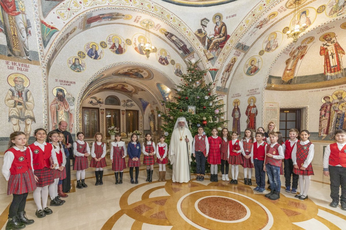 Primii colindători la Reședința Patriarhală din București 281312