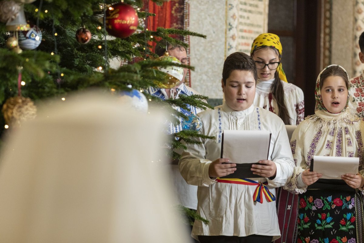 Primii colindători la Reședința Patriarhală din București 281319