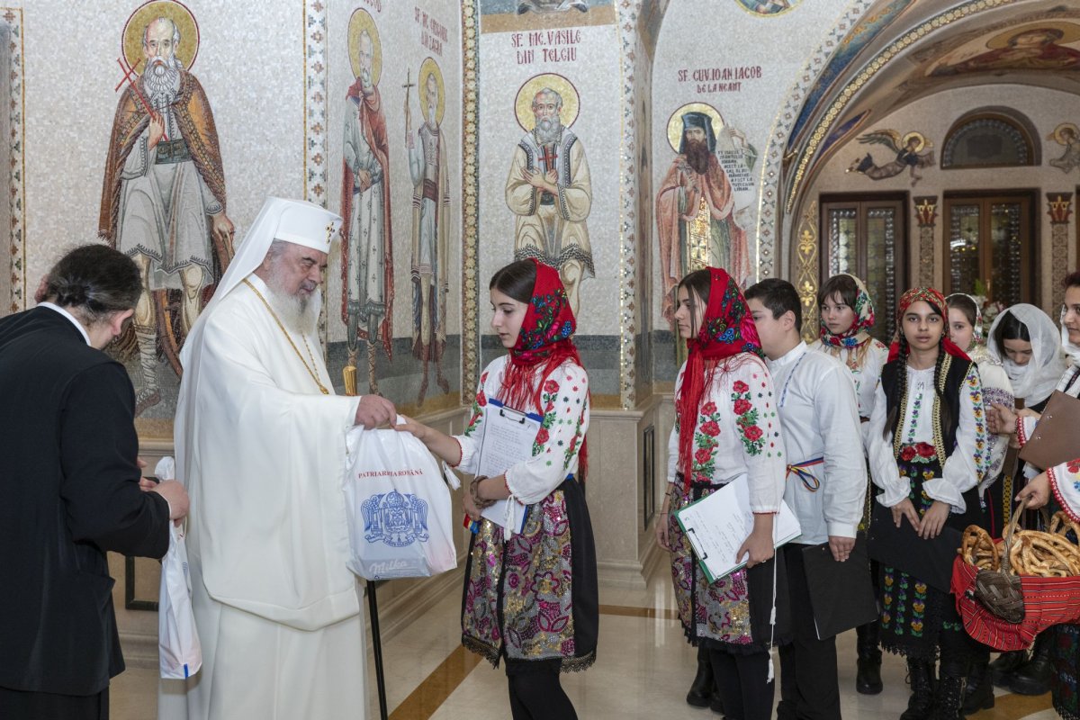 Primii colindători la Reședința Patriarhală din București 281326
