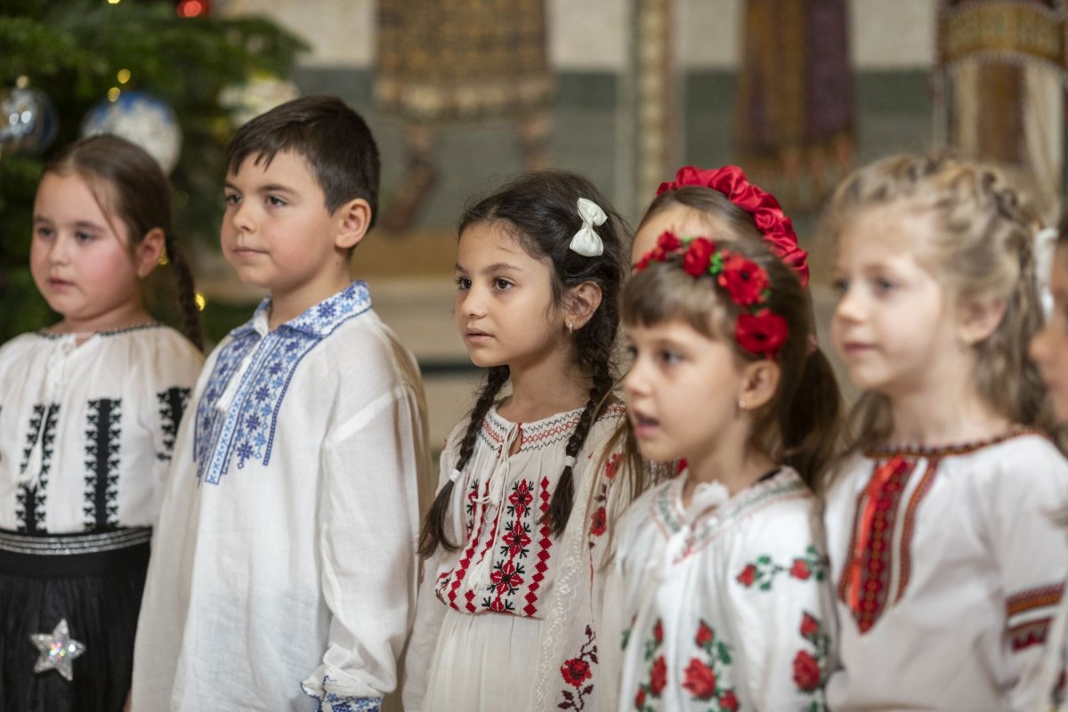 Primii colindători la Reședința Patriarhală din București 281330