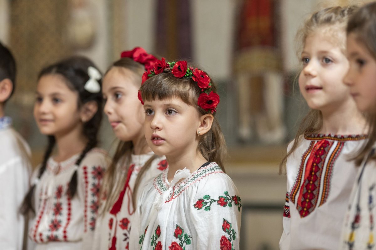 Primii colindători la Reședința Patriarhală din București 281331