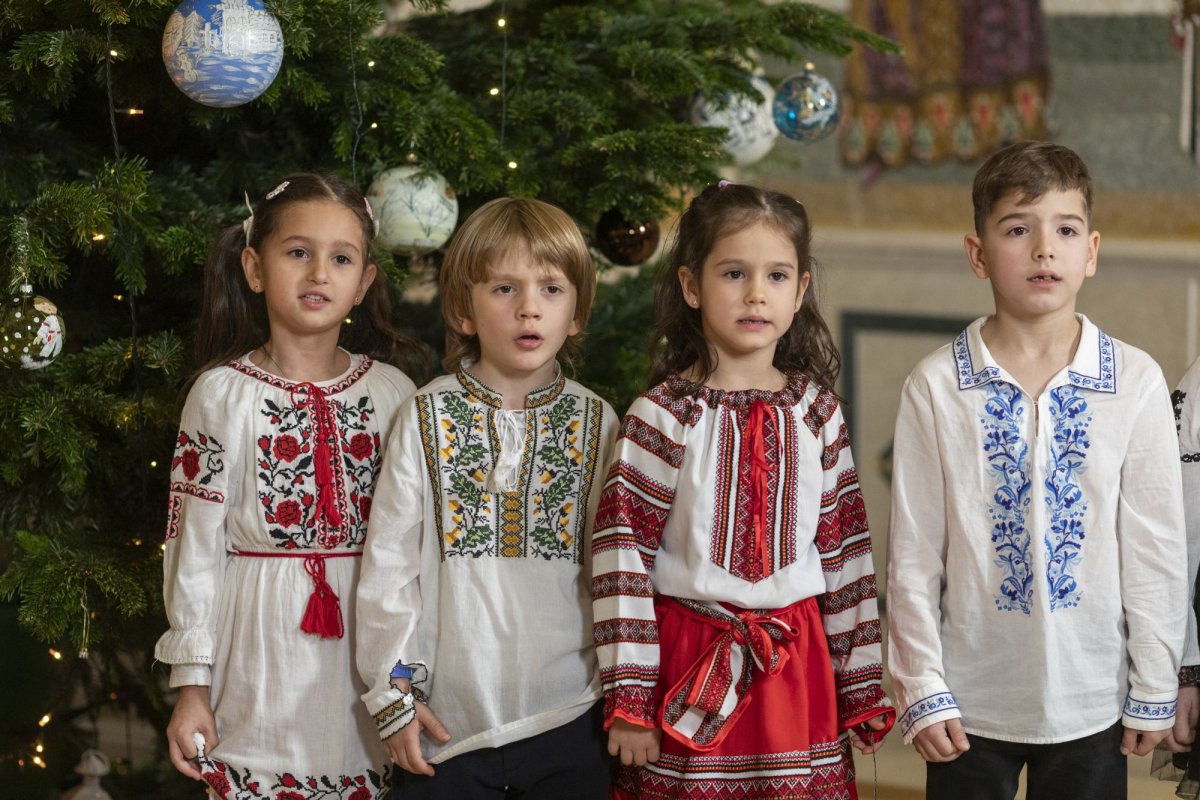 Primii colindători la Reședința Patriarhală din București 281332