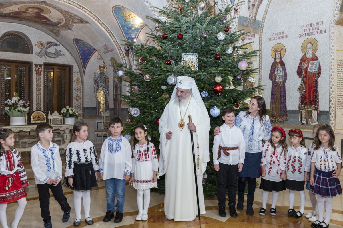 Primii colindători la Reședința Patriarhală din București 281335