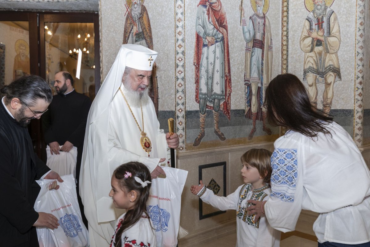 Primii colindători la Reședința Patriarhală din București 281336