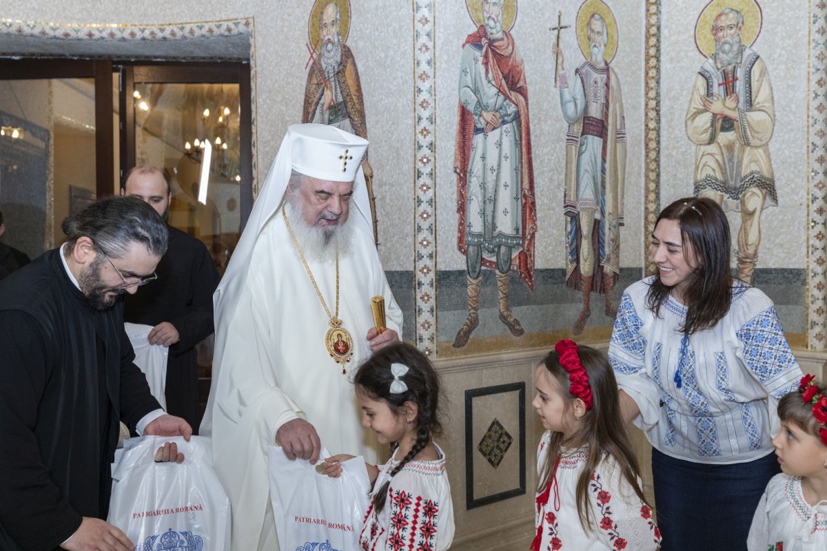 Primii colindători la Reședința Patriarhală din București 281337