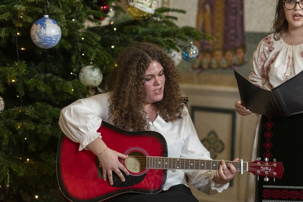 Primii colindători la Reședința Patriarhală din București 281340