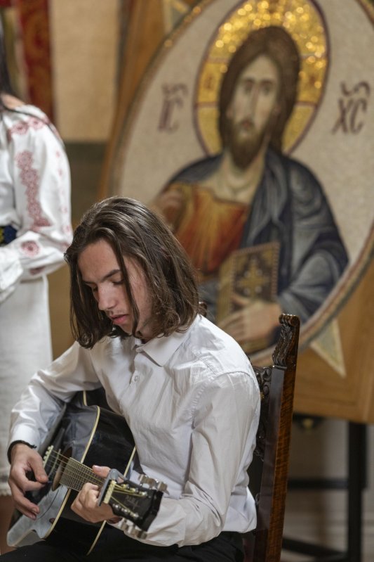 Primii colindători la Reședința Patriarhală din București 281341