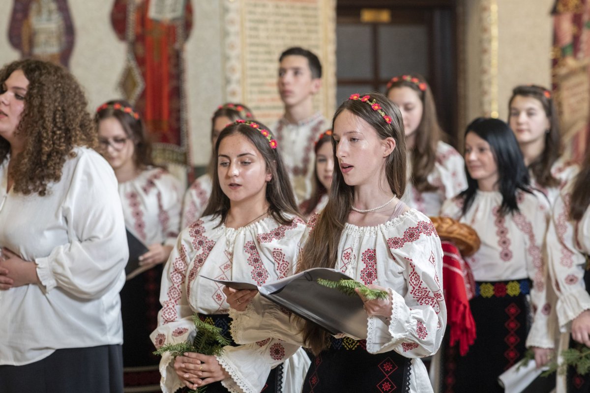 Primii colindători la Reședința Patriarhală din București 281343