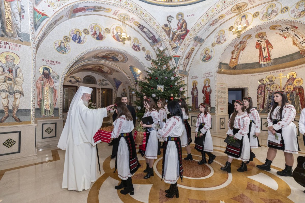 Primii colindători la Reședința Patriarhală din București 281346