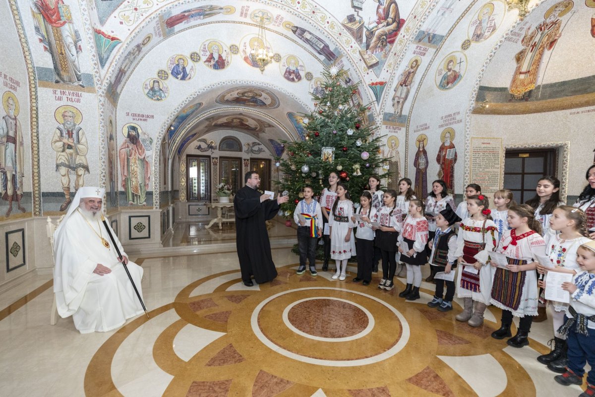 Primii colindători la Reședința Patriarhală din București 281350