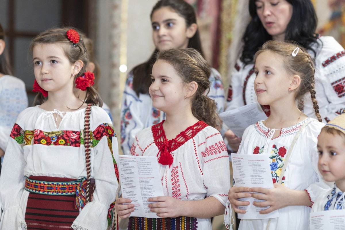 Primii colindători la Reședința Patriarhală din București 281352