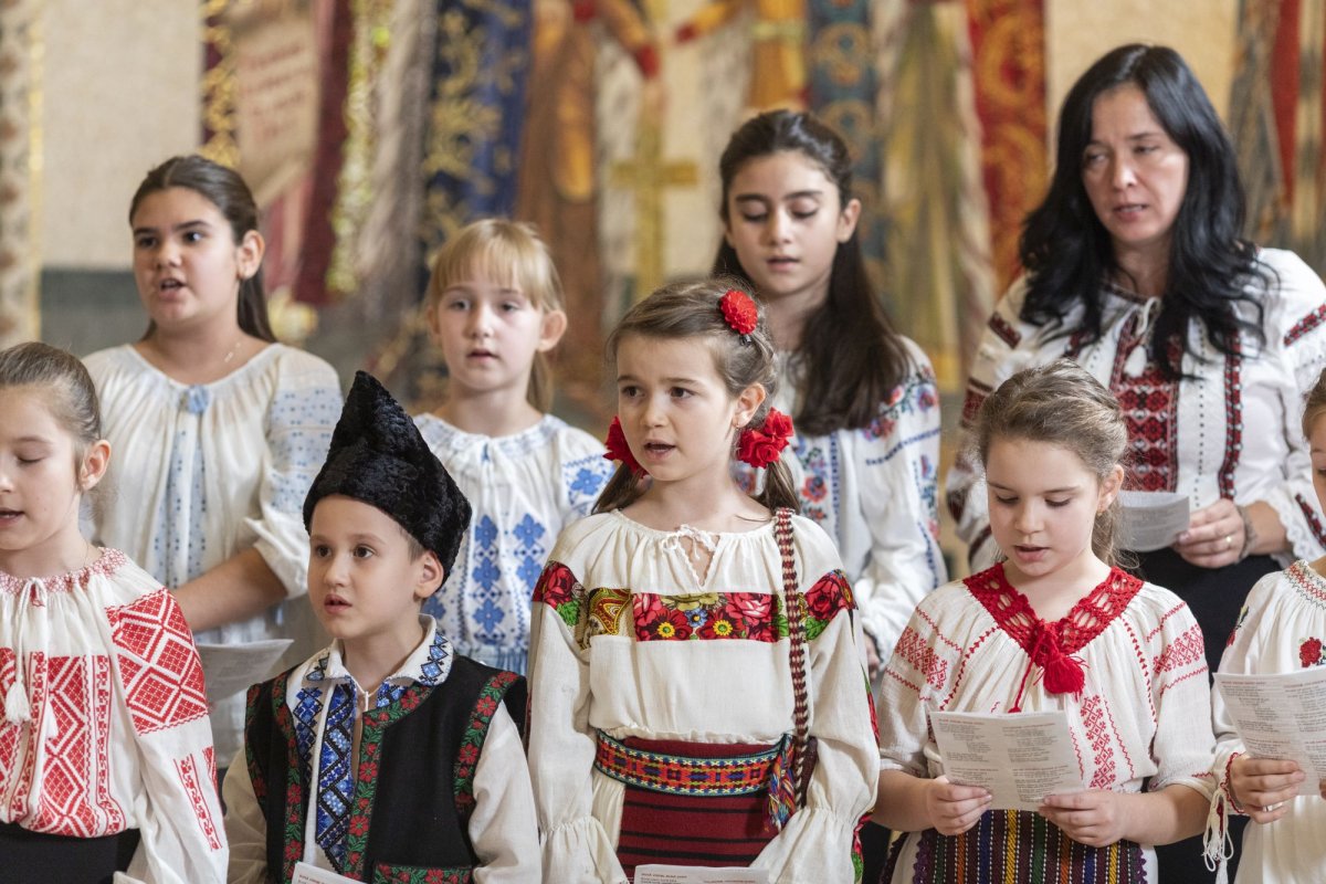 Primii colindători la Reședința Patriarhală din București 281353