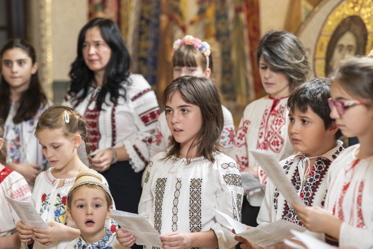 Primii colindători la Reședința Patriarhală din București 281358