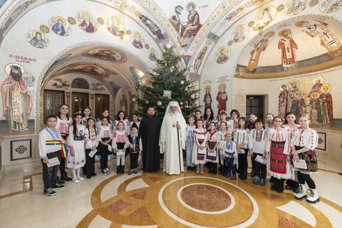 Primii colindători la Reședința Patriarhală din București 281359