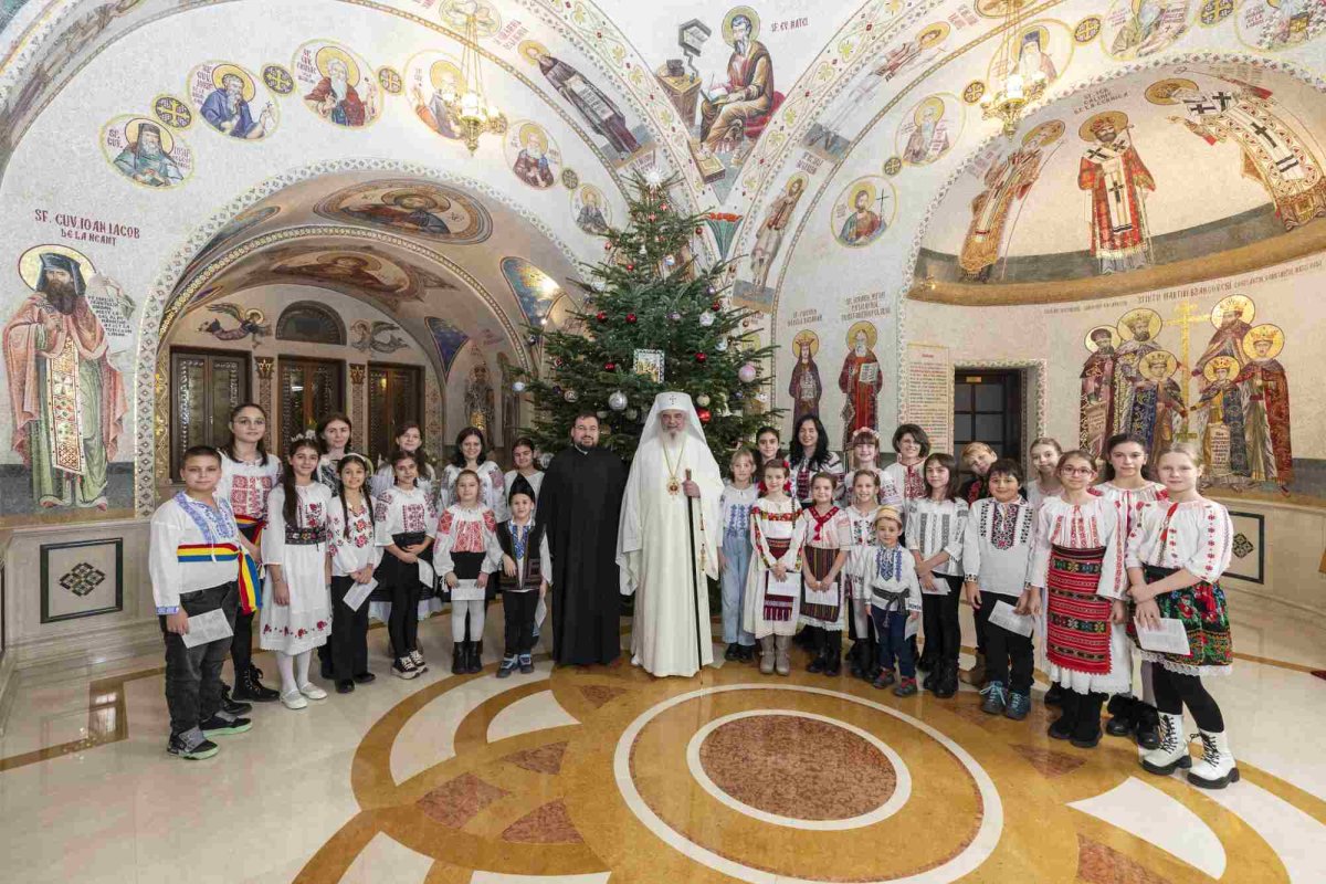 Primii colindători la Reședința Patriarhală din București 281440