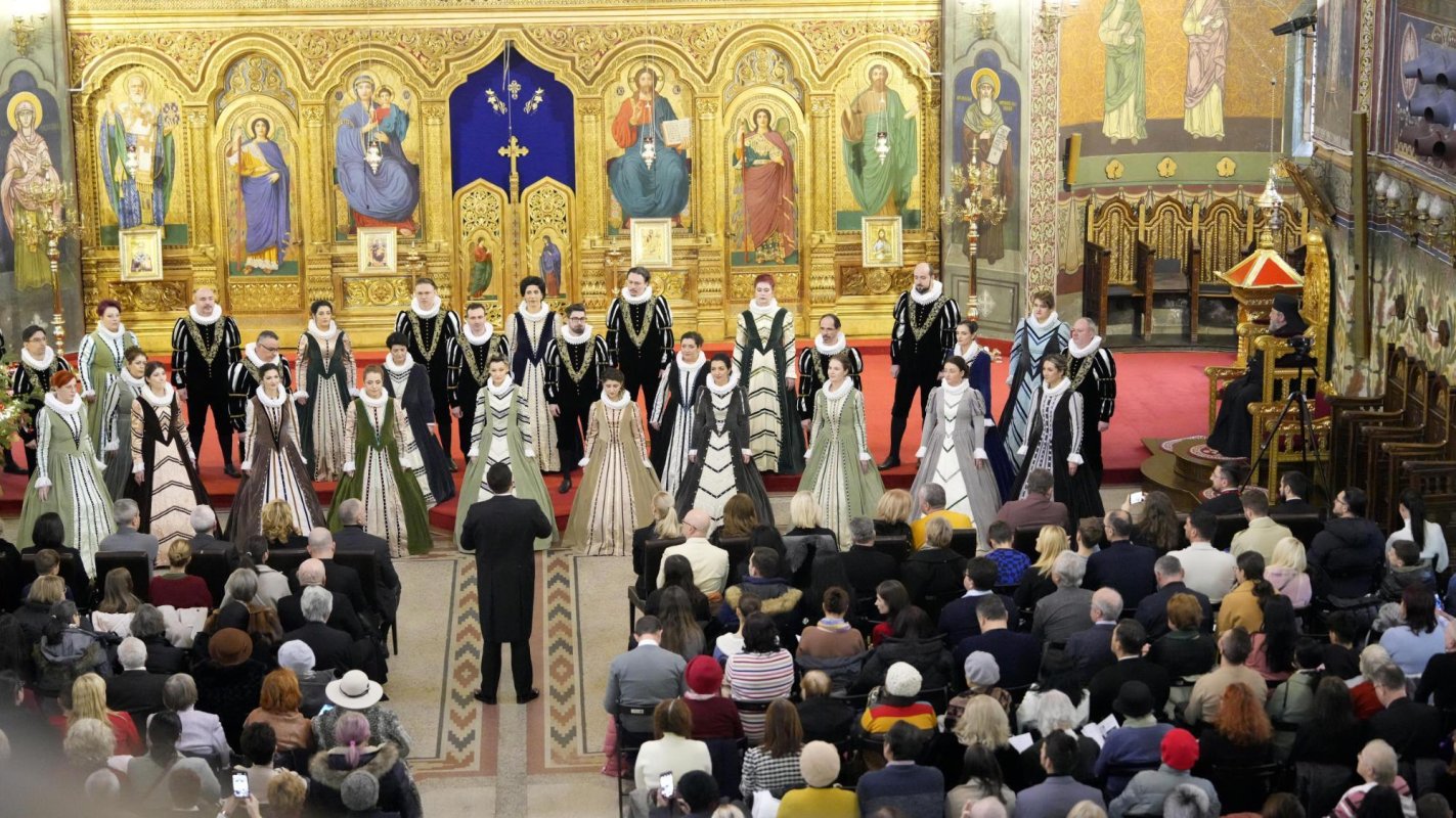 Sute de colindători la Catedrala Mitropolitană din Sibiu 281234