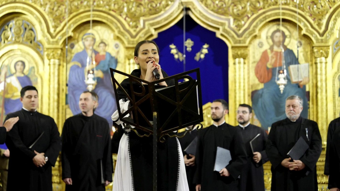 Sute de colindători la Catedrala Mitropolitană din Sibiu 281240