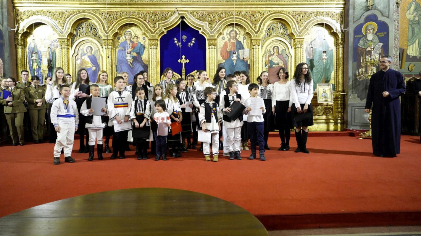 Sute de colindători la Catedrala Mitropolitană din Sibiu 281242