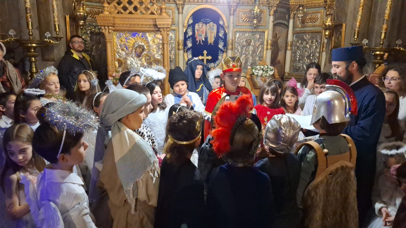 Bucuria Crăciunului pentru copii și vârstnici la o biserică din Capitală 281438