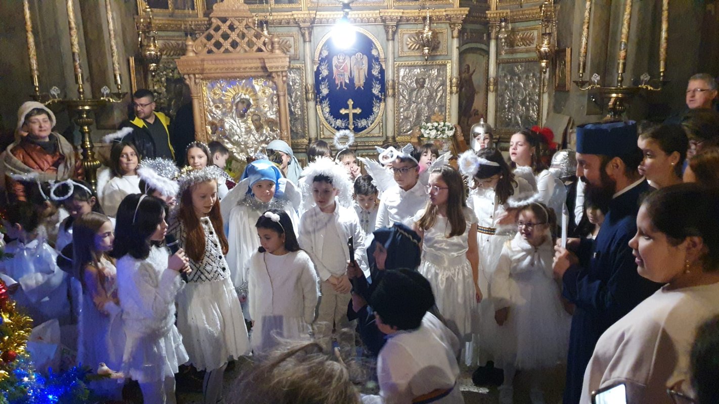 Bucuria Crăciunului pentru copii și vârstnici la o biserică din Capitală 281439