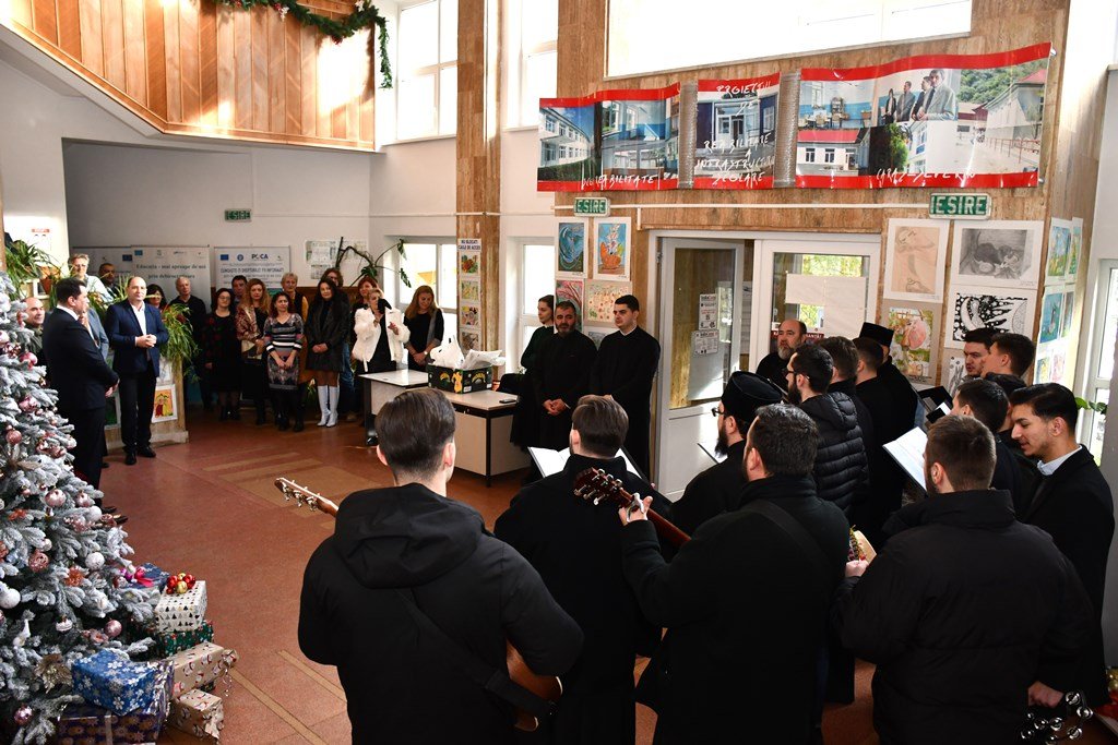 Colinde la centrele sociale și unitățile medicale din Reșița și Oravița 281674