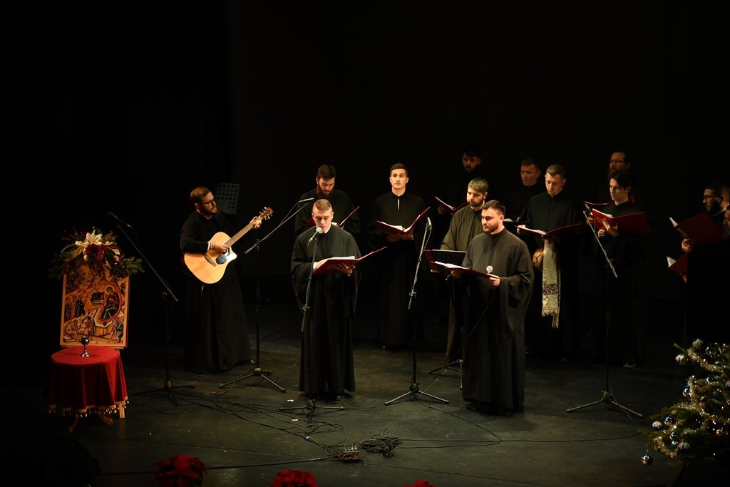 Colinde la centrele sociale și unitățile medicale din Reșița și Oravița 281677