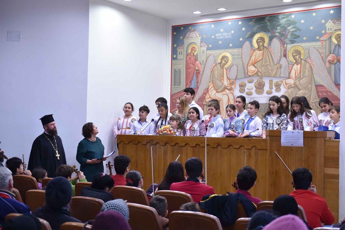 Două protoierii din Capitală au oferit daruri pentru familii defavorizate 281670