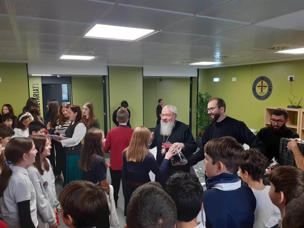 Binecuvântare arhierească și daruri pentru elevi la Colegiul Ortodox din Cluj-Napoca 281831