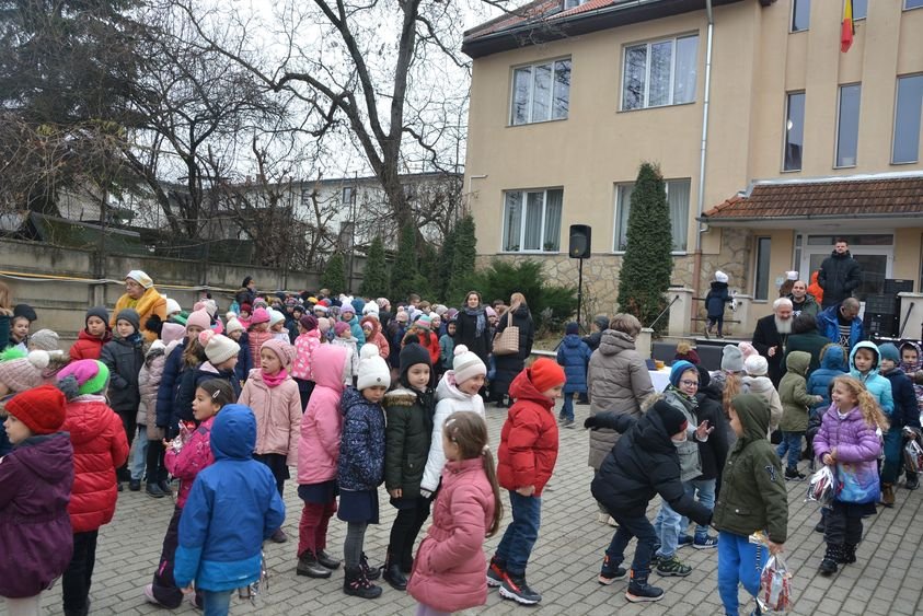 Binecuvântare arhierească și daruri pentru elevi la Colegiul Ortodox din Cluj-Napoca 281835
