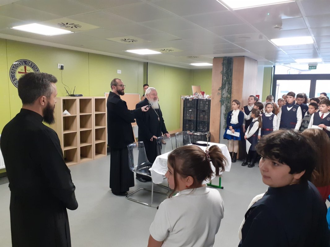 Binecuvântare arhierească și daruri pentru elevi la Colegiul Ortodox din Cluj-Napoca 281836
