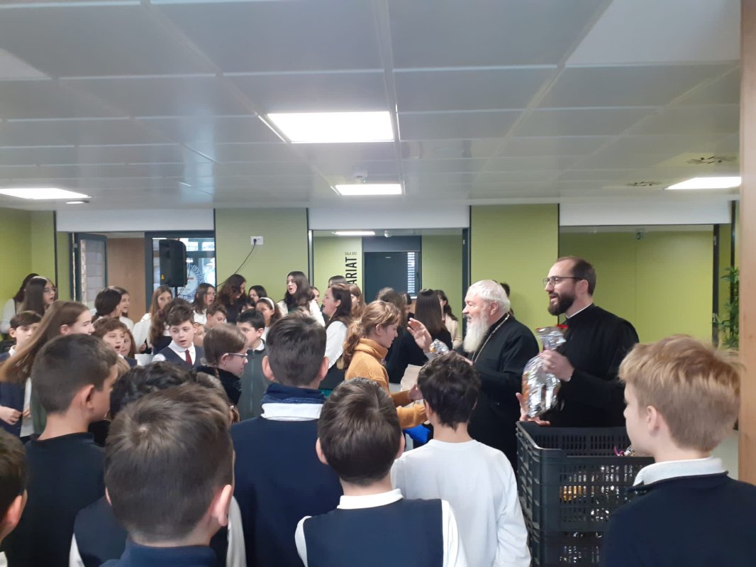 Binecuvântare arhierească și daruri pentru elevi la Colegiul Ortodox din Cluj-Napoca 281837