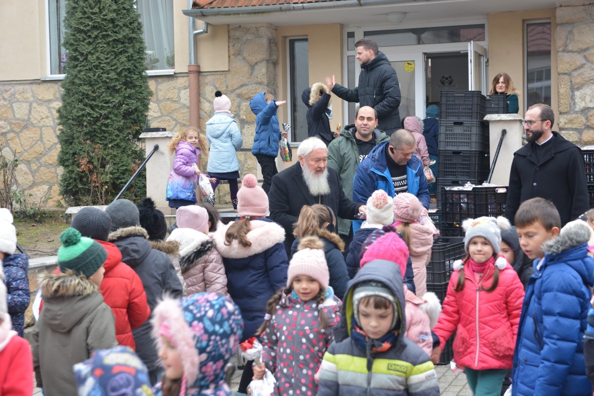 Binecuvântare arhierească și daruri pentru elevi la Colegiul Ortodox din Cluj-Napoca 281838