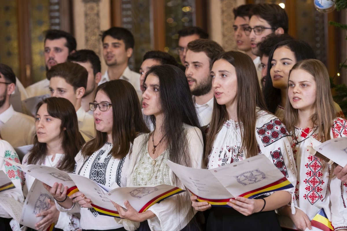 Ultimii colindători la Patriarhul României 282100