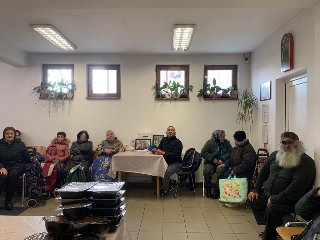 Beneficiarii cantinei „Sfânta Ana” din București au primit pachete cu alimente 282146