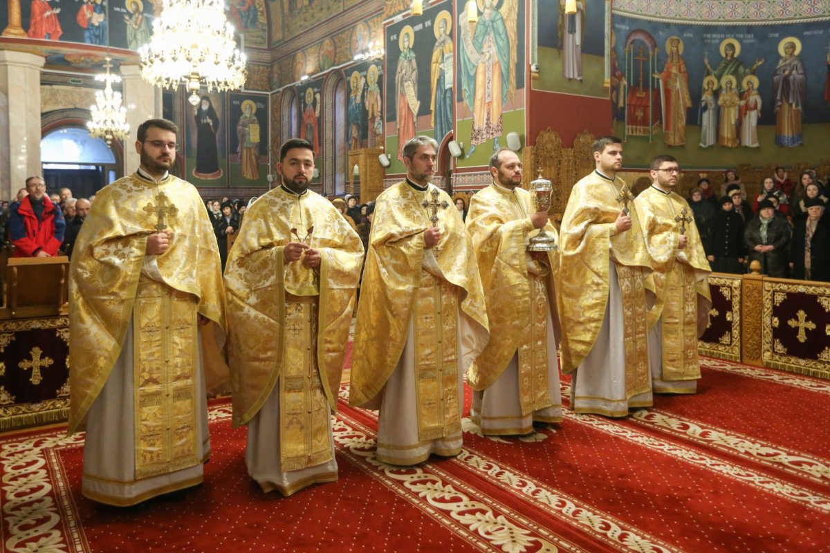 Nașterea Domnului sărbătorită de credincioșii buzoieni 282450