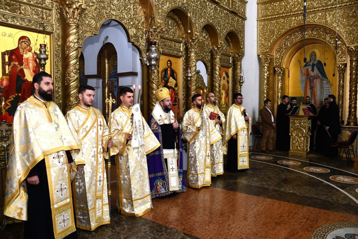 Sfânta Liturghie în zi de praznic la Catedrala Episcopală din Caransebeș 282481
