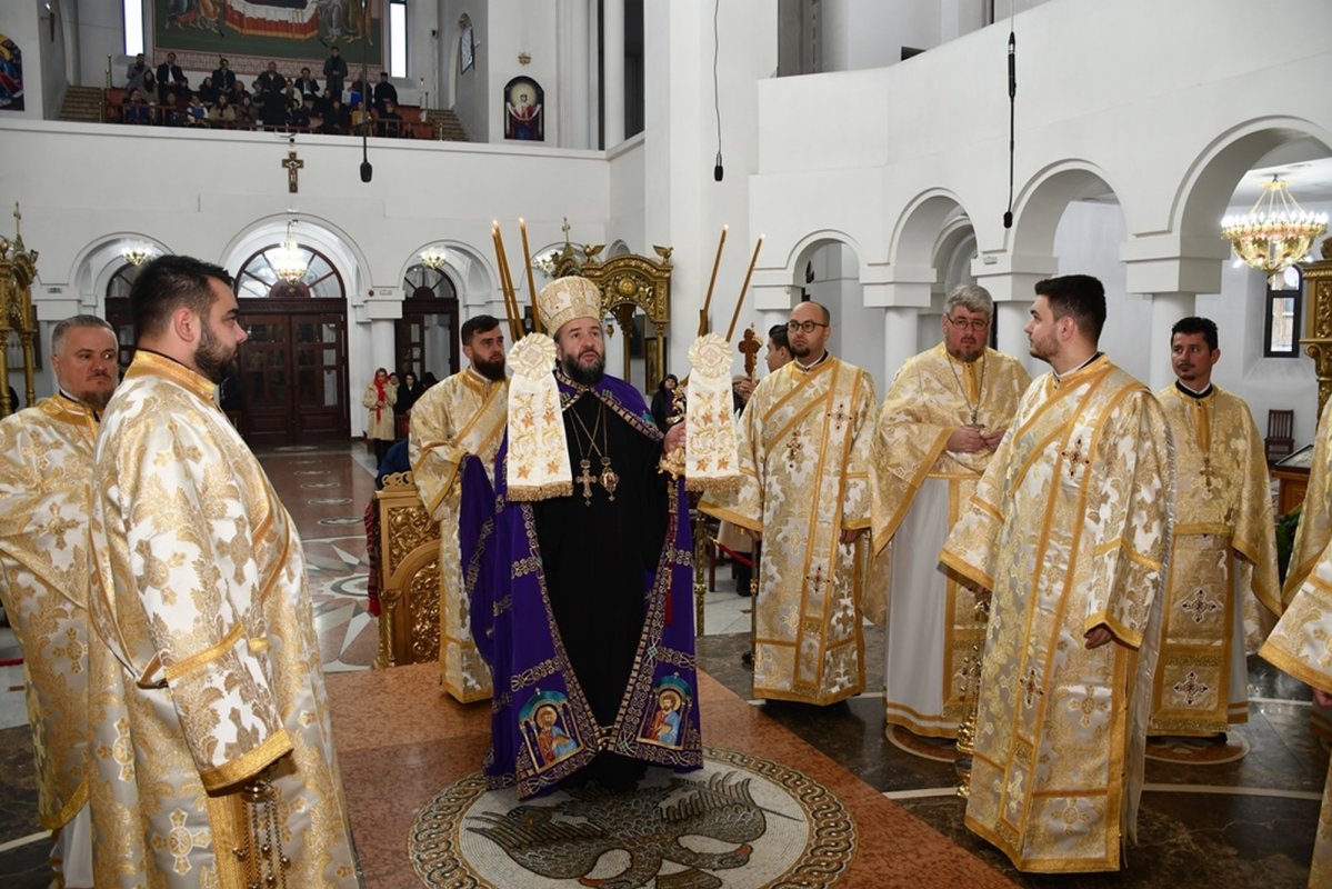 Sfânta Liturghie în zi de praznic la Catedrala Episcopală din Caransebeș 282482
