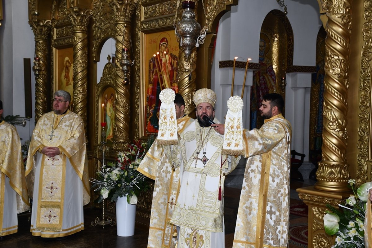 Sfânta Liturghie în zi de praznic la Catedrala Episcopală din Caransebeș 282483