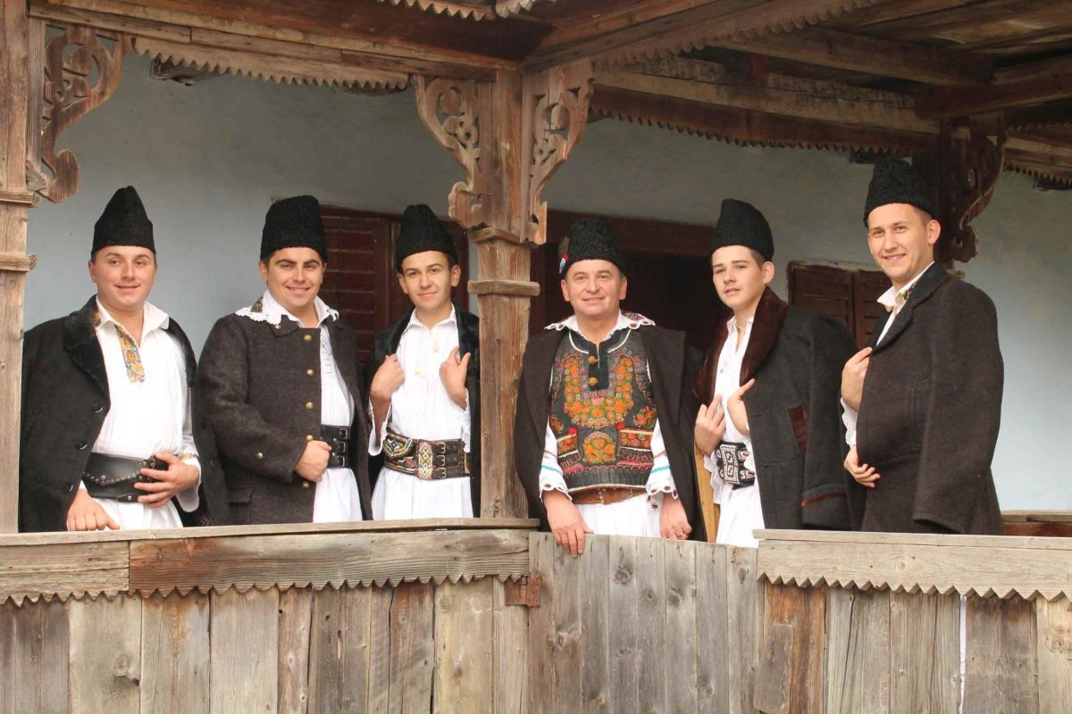 „Folclorul reprezintă toată bogăția spirituală moștenită de la strămoși” 282560